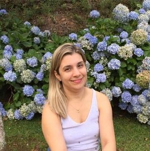 Meet your Posher, Debora